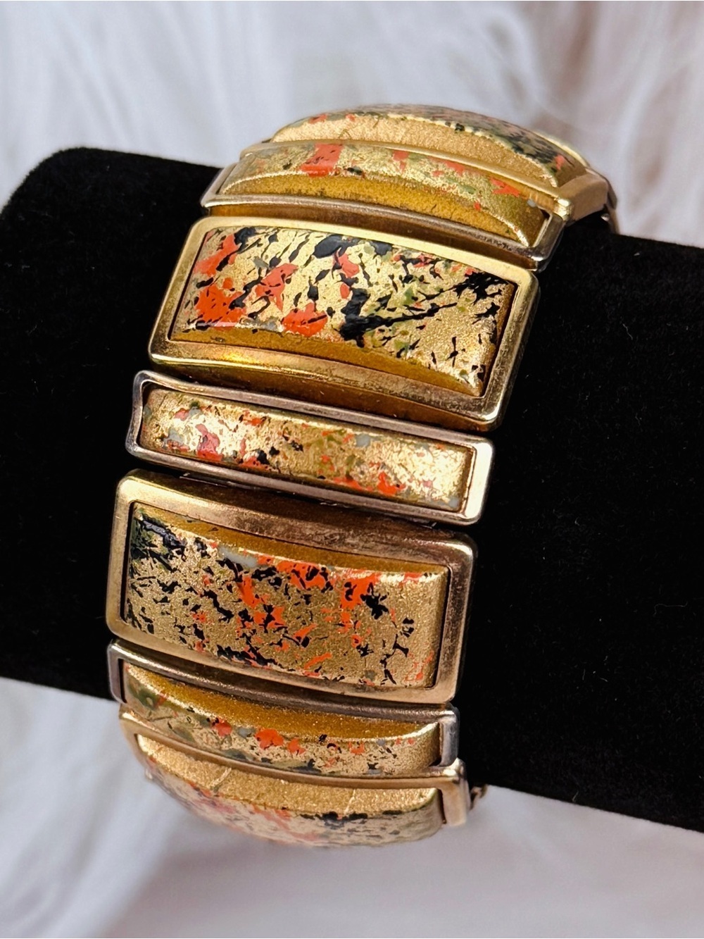 Beautiful vintage aged goldtone wide bangle bracelet stretch